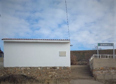 Estación de Abejera. Vista marquesina y acceso andenes desde exterior.