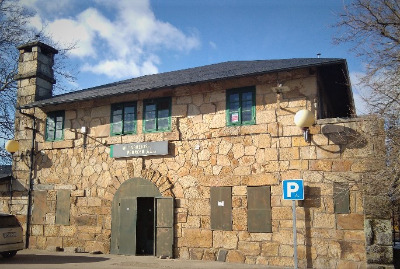 Estación de Linarejos-Pedroso. Vista fachada principal desde exterior.