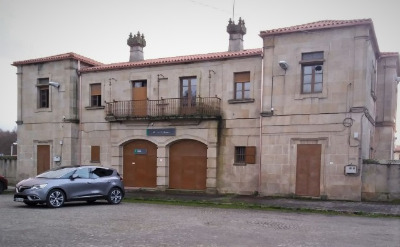 Estación de Lalín. Vista fachada principal desde exterior.