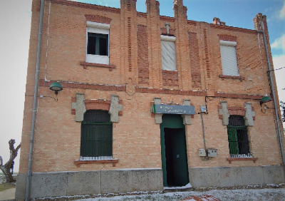 Estación de Villar De Gallimazo. Vista fachada principal desde exterior.