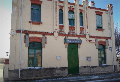 Estación de Babilafuente. Vista fachada principal desde exterior.