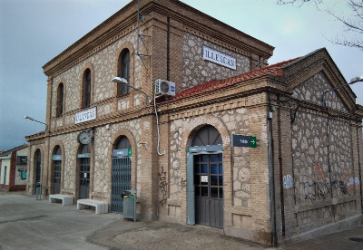 Estación de Illescas. Vista fachada principal desde exterior.