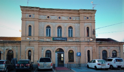 Estación de Torrijos. Vista fachada principal desde exterior.