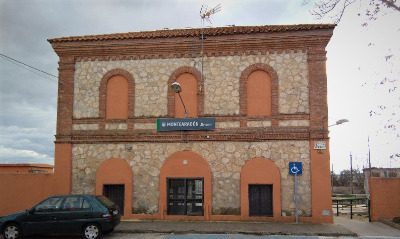 Estación de Montearagon. Vista fachada principal desde exterior.