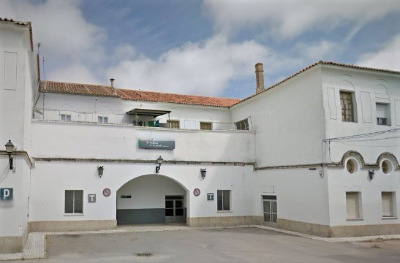 Estación de Valencia De Alcantara. Vista fachada principal desde exterior.