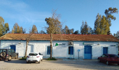 Estación de Guadalmez-Los Pedroches. Vista fachada principal desde exterior.