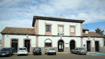 Estación de Don Benito. Vista fachada principal desde exterior.