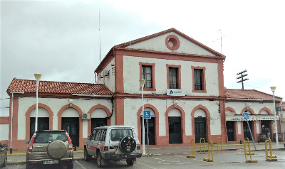 Estación de Zafra. Vista fachada principal desde exterior.