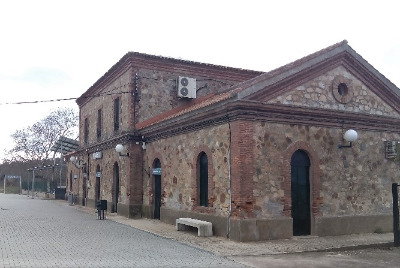 Estación de Guadalcanal. Vista fachada lateral desde exterior.