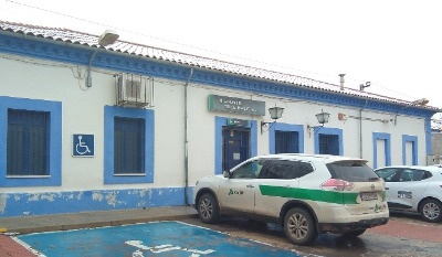 Estación de Almuradiel-Viso Del Marqués. Vista fachada principal desde exterior.