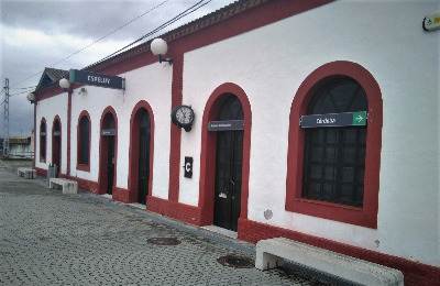Estación de Espelúy. Vista fachada principal desde exterior.