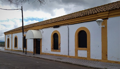 Estación de Campillos. Vista fachada principal desde exterior.