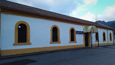 Estación de Benaoján-Montejaque . Vista fachada principal desde exterior.