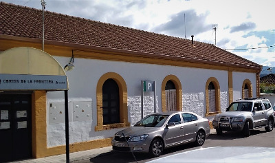 Estación de Cortes De La Frontera. Vista fachada principal desde exterior.