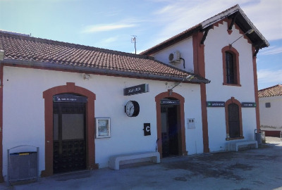 Estación de Jódar-Úbeda. Vista fachada principal desde exterior.
