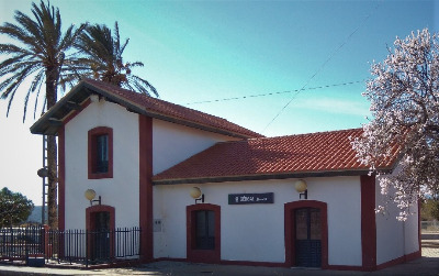 Estación de Gergal. Vista fachada principal desde exterior.