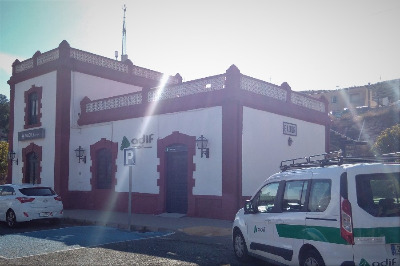 Estación de Gádor. Vista fachada principal desde exterior.