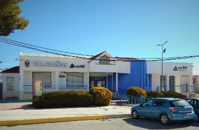 Estación de Villacañas. Vista fachada principal desde exterior.