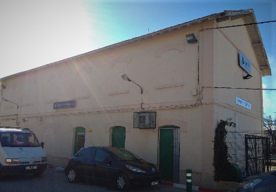 Estación de Campo De Criptana. Vista fachada principal desde exterior.