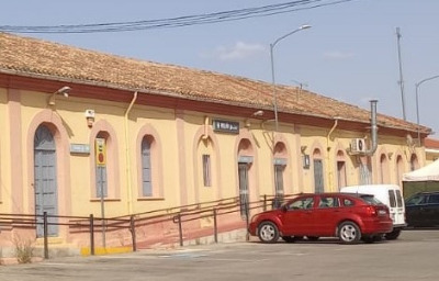 Estación de Hellín. Vista fachada principal desde exterior.