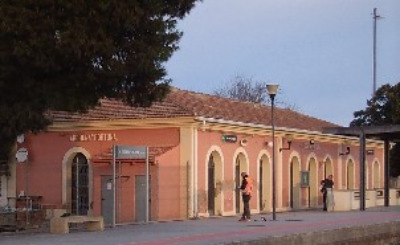 Estación de Archena-Fortuna. Vista fachada lateral desde andenes.