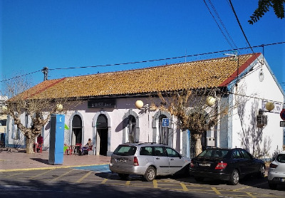 Estación de Orpesa. Vista fachada principal desde exterior.