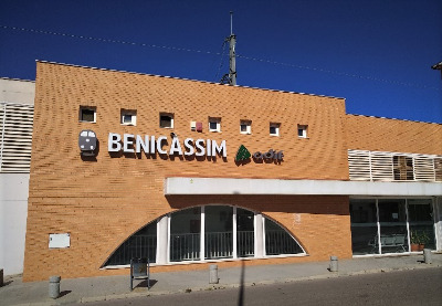 Estación de Benicàssim. Vista fachada principal desde exterior.