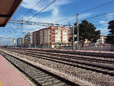 Estación de L'Ametlla De Mar. Vista marquesina desde andenes.