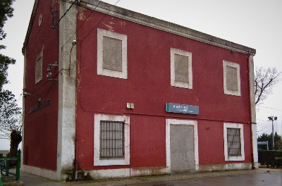 Estación de Santa Cruz De La Zarza. Vista fachada principal desde exterior.