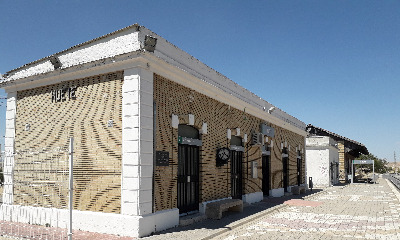 Estación de Huete. Vista fachada principal desde andenes.