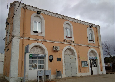 Estación de Chillarón. Vista fachada principal desde exterior.