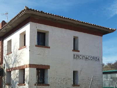 Estación de Encinacorba. Vista fachada principal desde exterior.