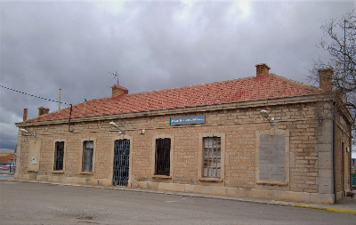 Estación de Santa Eulalia Del Campo. Vista fachada principal desde exterior.