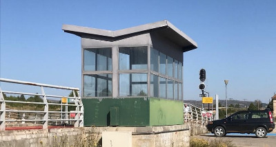 Estación de Puebla De Valverde. Vista marquesina desde exterior.