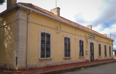 Estación de Sarrión. Vista fachada principal desde exterior.