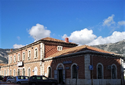 Estación de Alcoi. Vista fachada principal desde exterior.