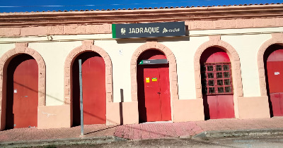 Estación de Jadraque. Vista fachada principal desde exterior.