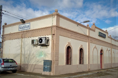 Estación de Matillas. Vista fachada lateral desde exterior.