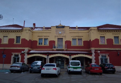 Estación de Sigüenza. Vista fachada principal desde exterior.