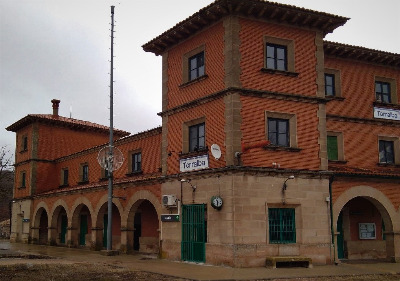 Estación de Torralba. Vista fachada principal desde exterior.