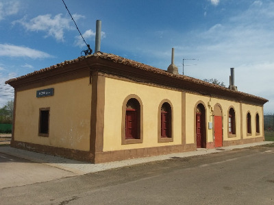 Estación de Cetina. Vista fachada principal desde exterior.