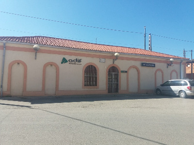 Estación de Ricla-La Almunia . Vista fachada principal desde exterior.