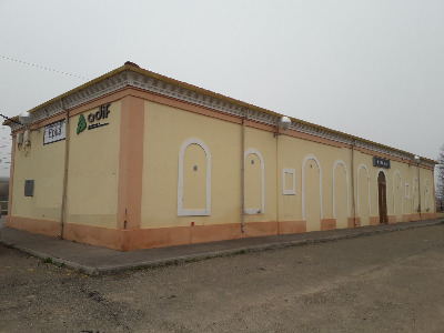 Estación de Épila. Vista fachada principal desde exterior.