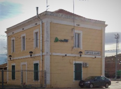 Estación de Samper. Vista fachada lateral desde exterior.