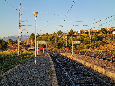 Estación de Riudecanyes-Botarell. Panoramica andenes desde el propio anden.