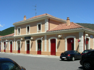 Estación de Jaca. Vista fachada principal desde exterior.