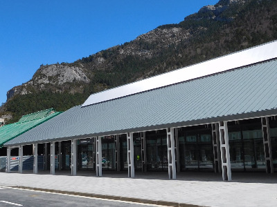 Estación de Canfranc. Vista fachada principal desde exterior.