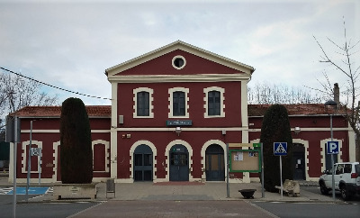 Estación de Manlleu. Vista fachada principal desde exterior.