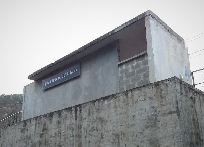 Estación de La Farga De Bebié. Vista marquesina desde exterior.