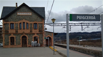Estación de Puigcerdà. Vista fachada principal desde andenes.